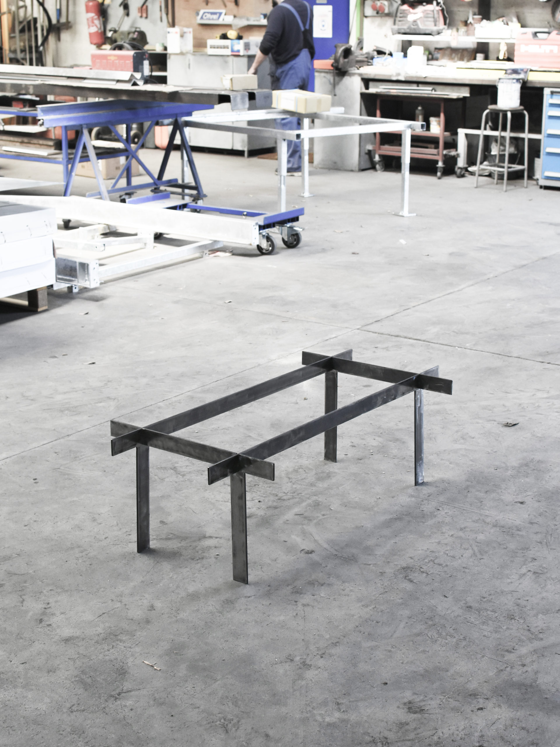 D01 : Removable steel table made from unused scraps